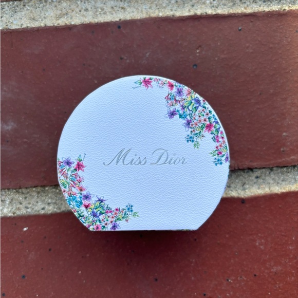 Miss Dior Floral Compact - Picture 1 of 5